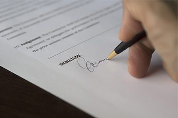 Los puntos de atención al firmar un contrato de trabajo en Francia